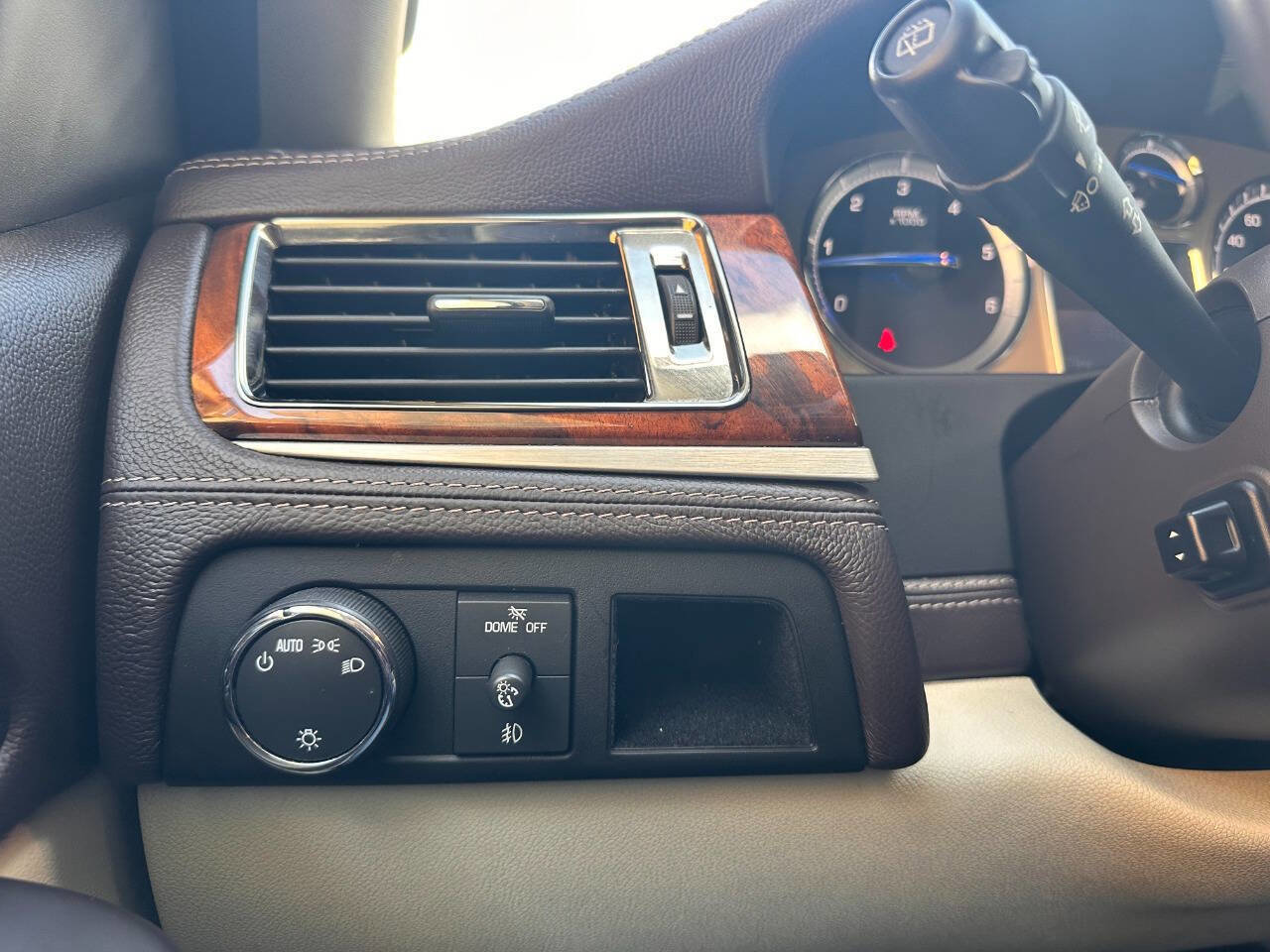 Used 2011 Cadillac Escalade Platinum image 50