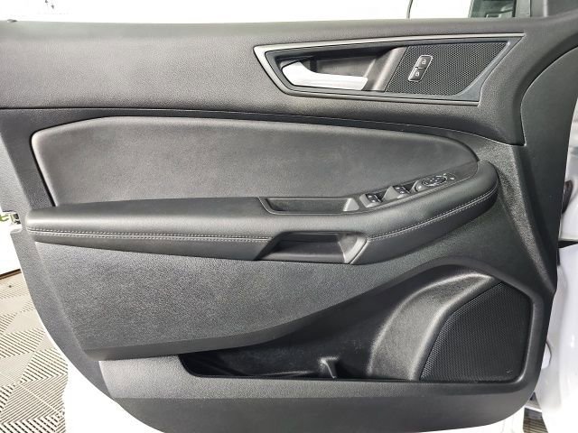 Used 2024 Ford Edge SE w/ Black Appearance Package image 11