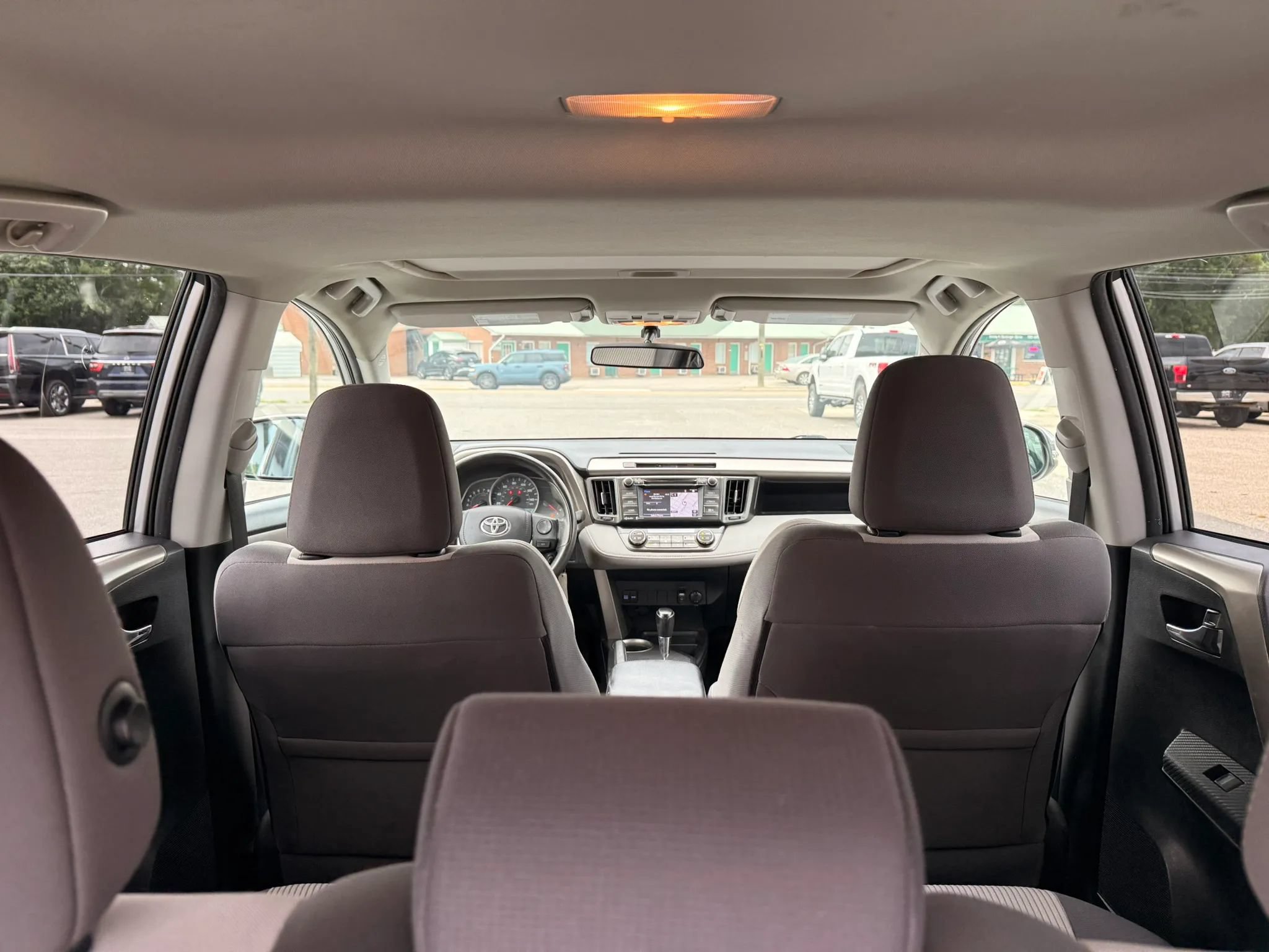 Used 2015 Toyota RAV4 XLE AWD/4WD image 30