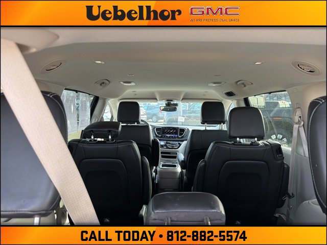 Used 2024 Chrysler Pacifica Touring-L image 13
