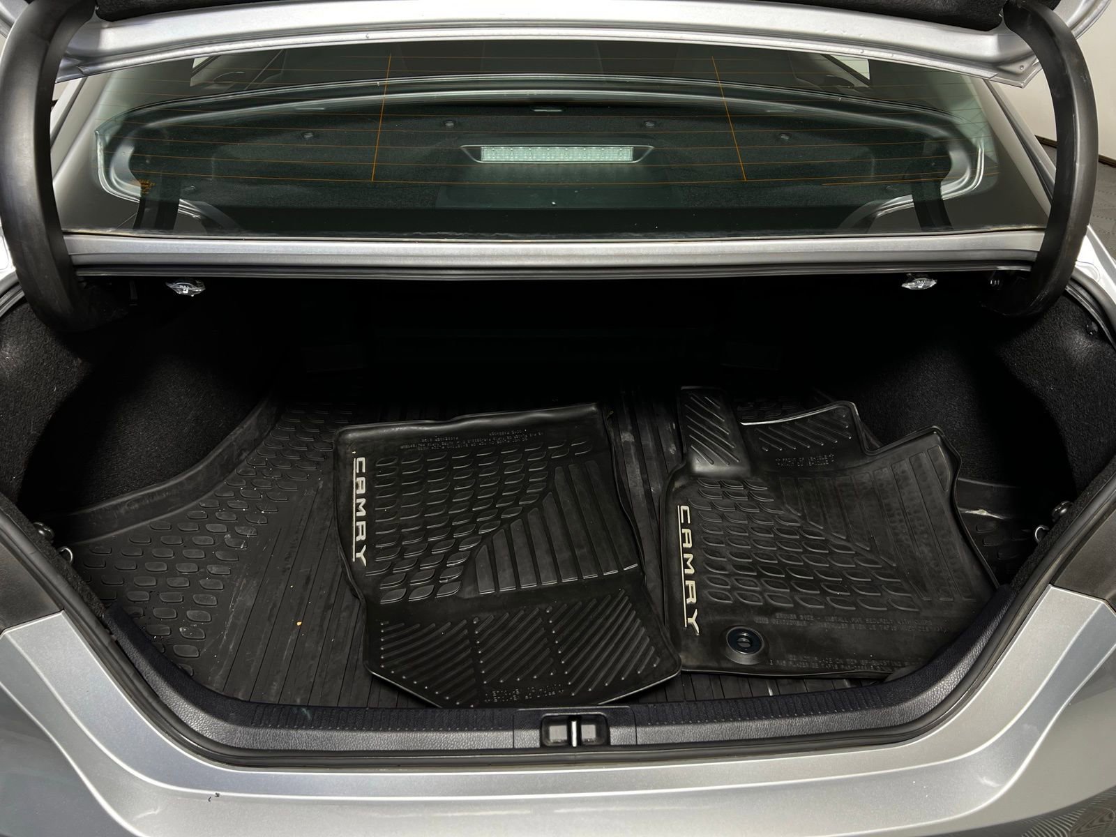 Certified 2020 Toyota Camry LE image 24