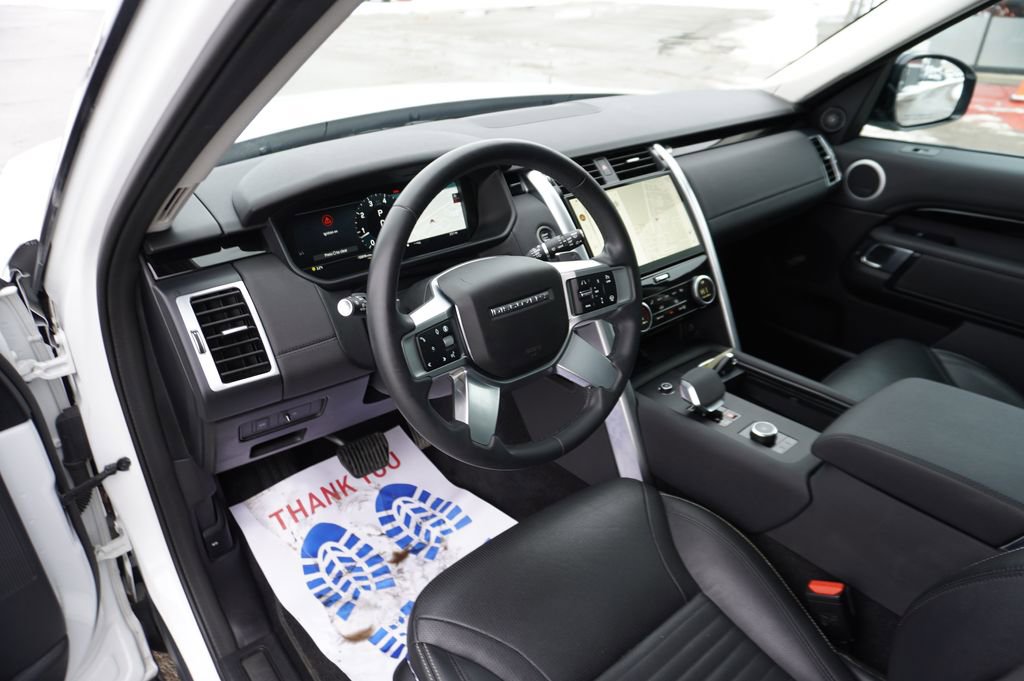Used 2024 Land Rover Discovery S image 24