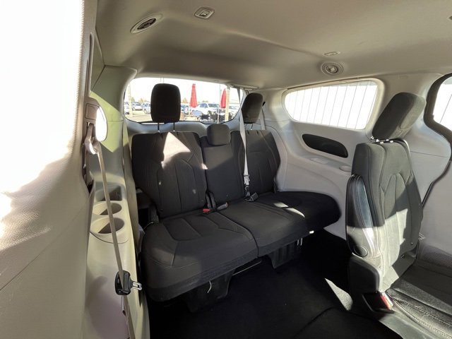 Used 2019 Chrysler Pacifica Touring image 38