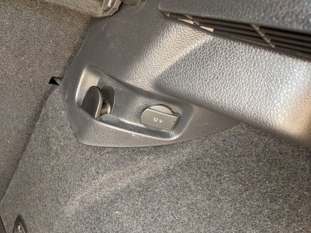 Used 2018 Volkswagen Golf S image 29