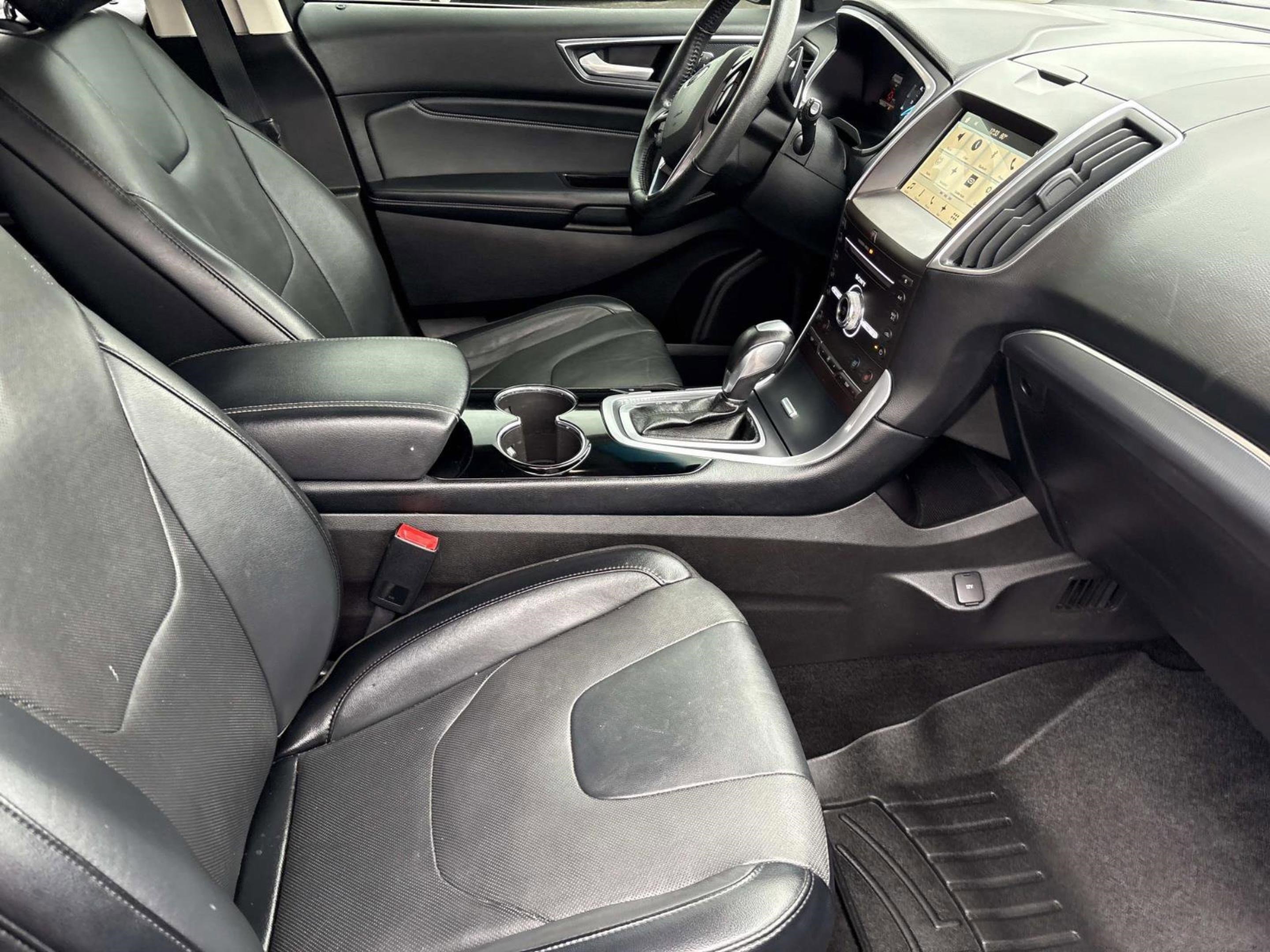 Used 2018 Ford Edge Titanium w/ Equipment Group 301A image 22