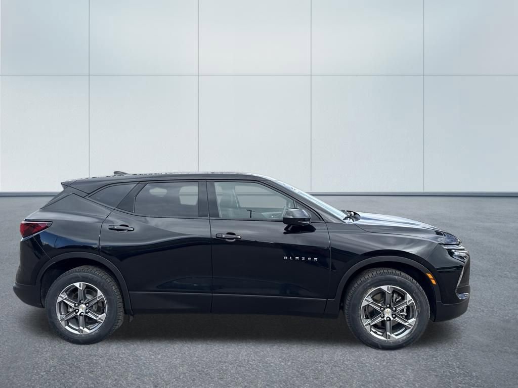 Used 2025 Chevrolet Blazer LT image 8