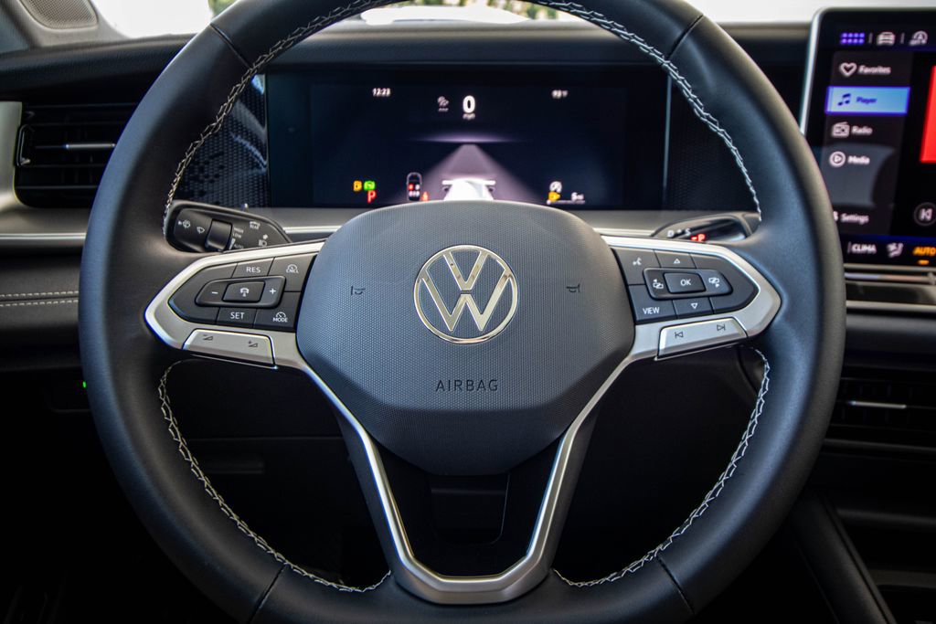 New 2026 Volkswagen Tiguan SE FWD image 36
