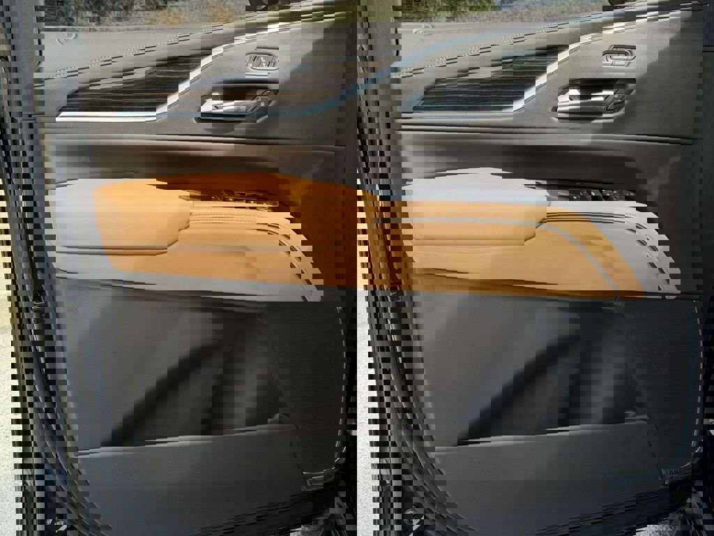 Used 2021 Cadillac Escalade ESV Premium Luxury image 37