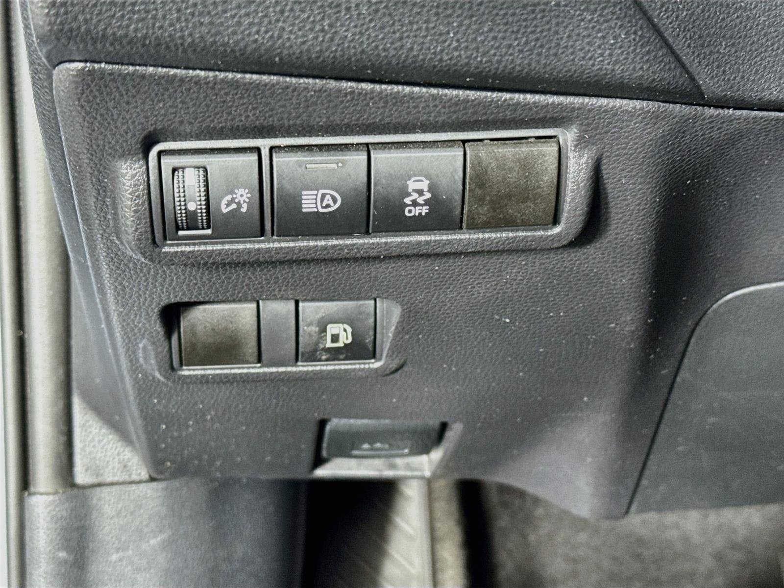 Used 2024 Toyota Corolla Cross AWD Hybrid image 11