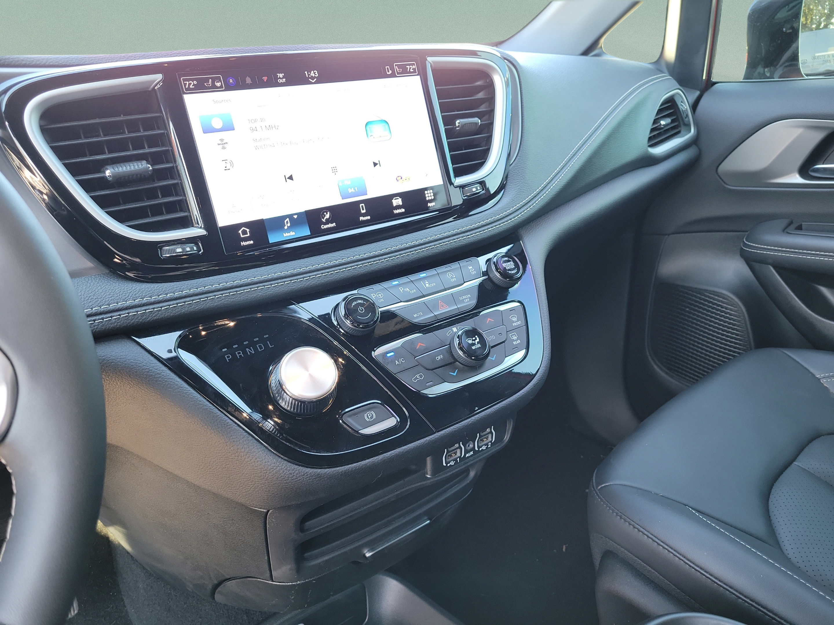 Used 2025 Chrysler Pacifica Select AWD/4WD image 23