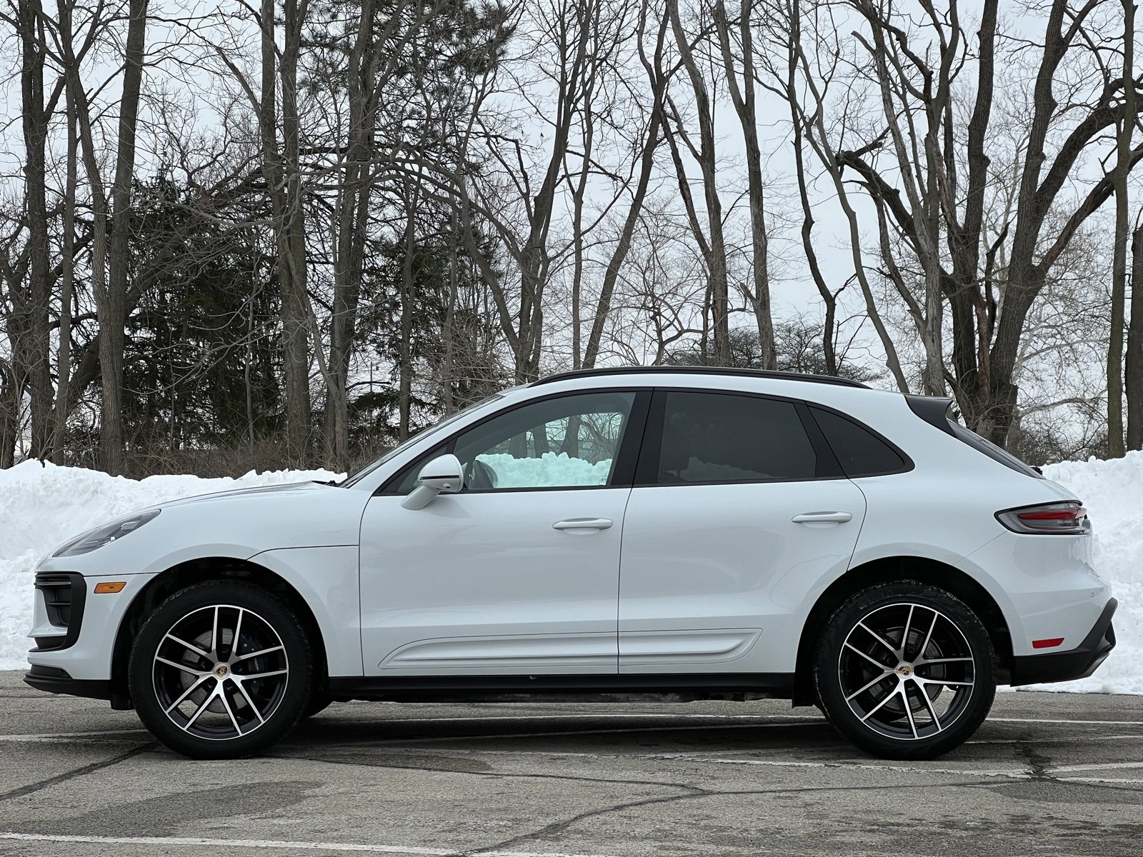 Certified 2025 Porsche Macan image 2