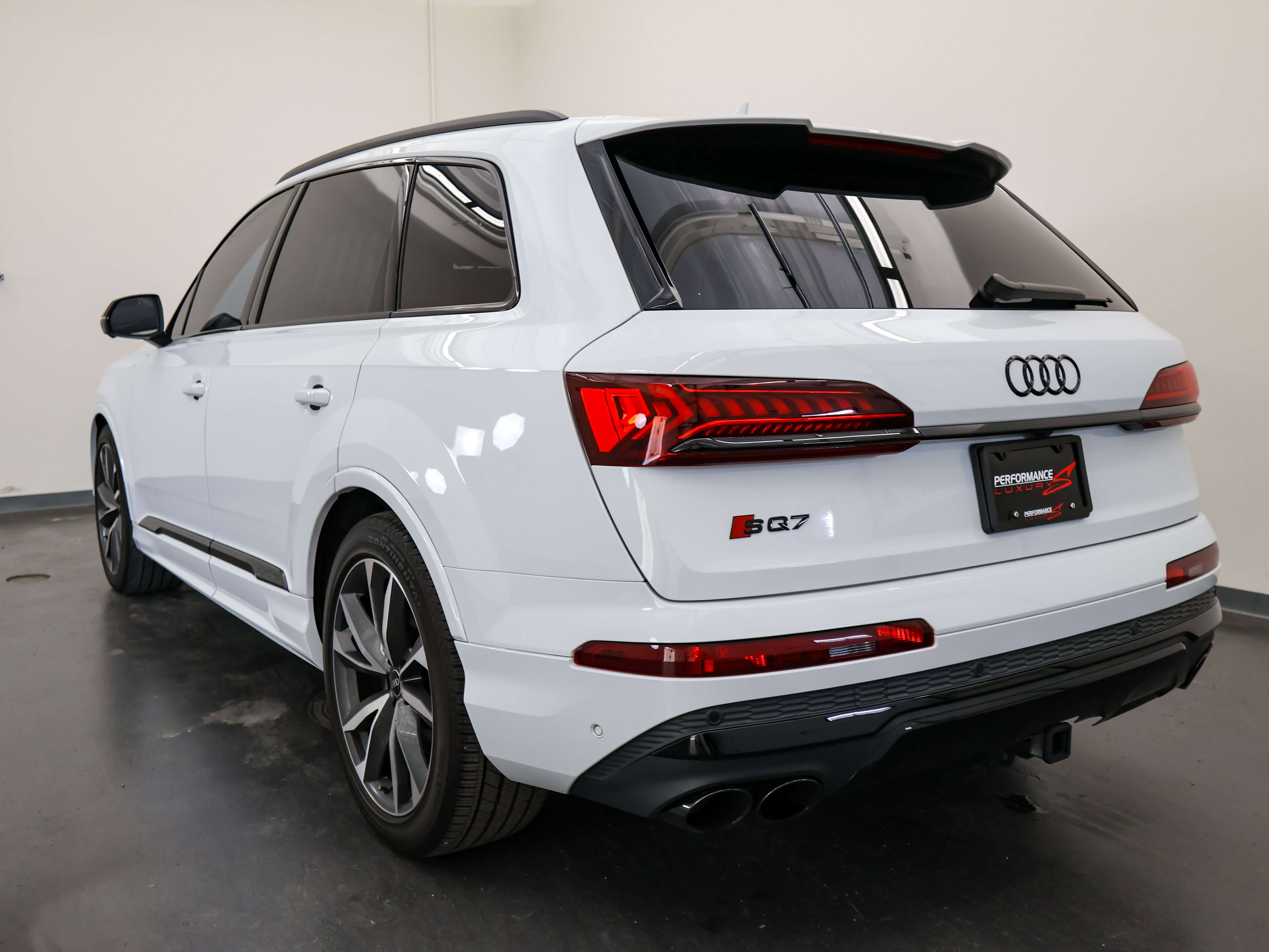 Used 2024 Audi SQ7 Premium Plus w/ Executive Package image 5