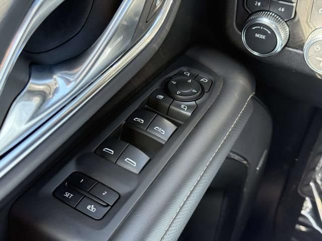 Used 2023 GMC Yukon XL SLT w/ SLT Premium Package AWD/4WD image 19