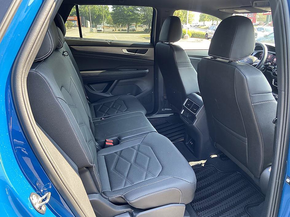 Used 2025 Volkswagen Atlas Cross Sport SE FWD image 18