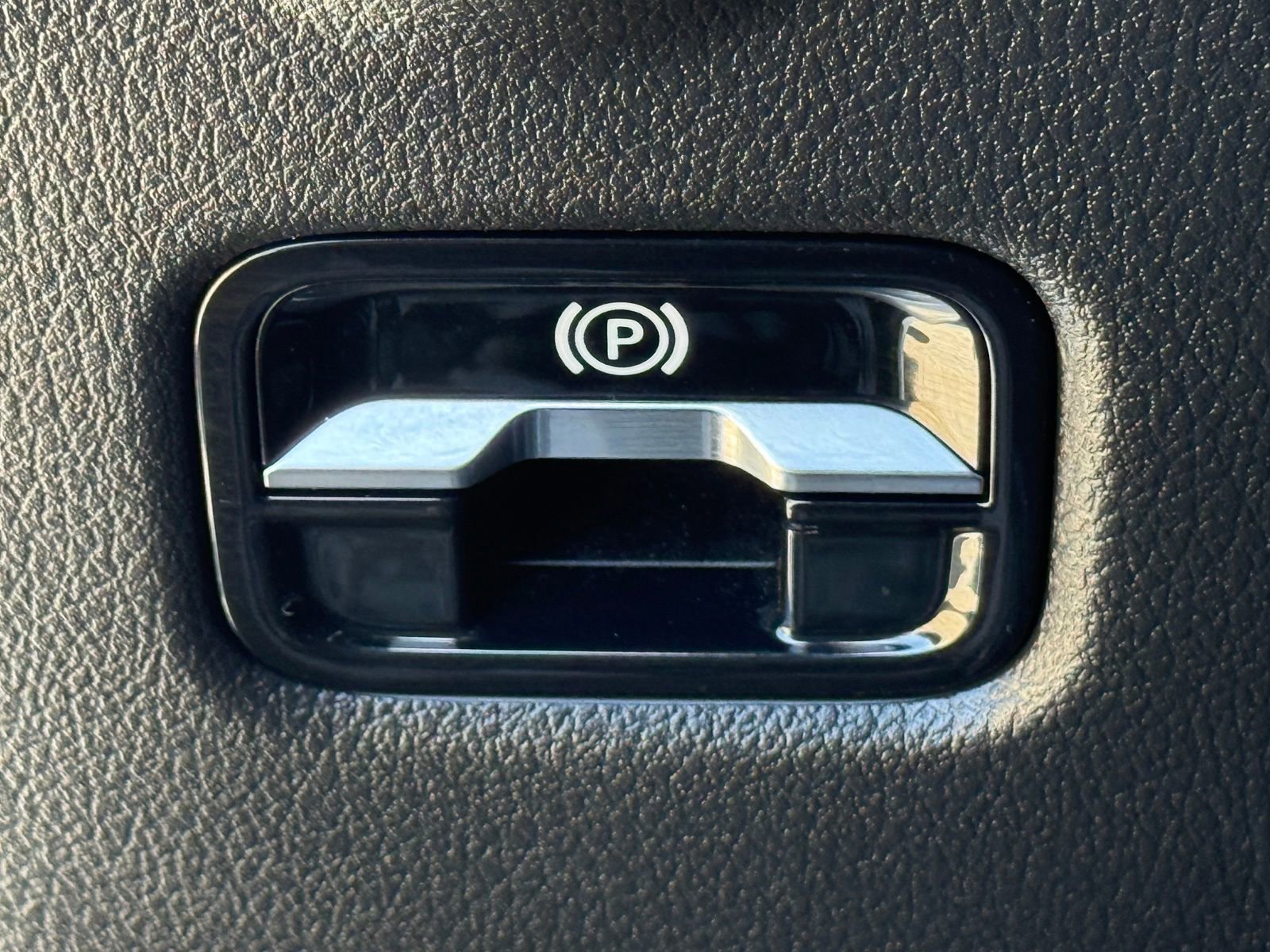 Used 2024 Mercedes-Benz C 300 Sedan image 32