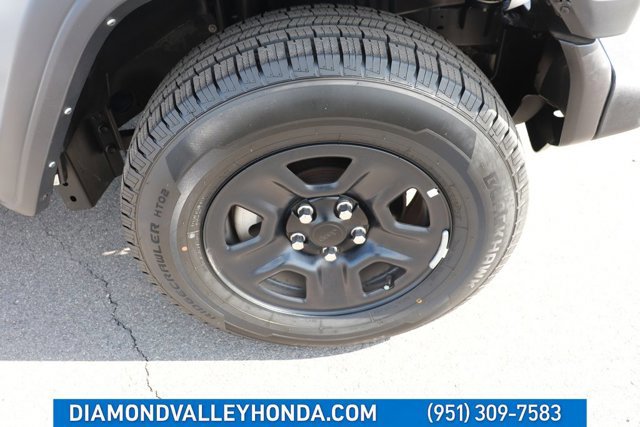 Used 2023 Jeep Wrangler Sport image 27