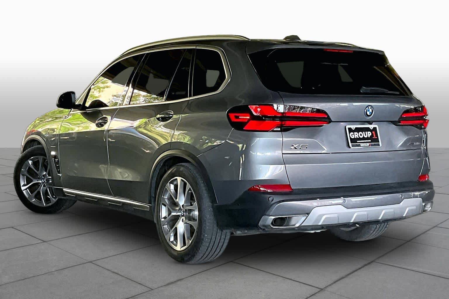 Used 2024 BMW X5 xDrive50e w/ Parking Assistance Package AWD/4WD image 11