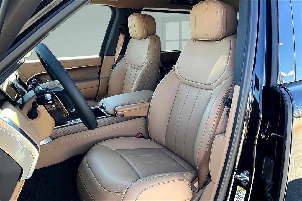 New 2025 Land Rover Range Rover Long Wheelbase SE image 9