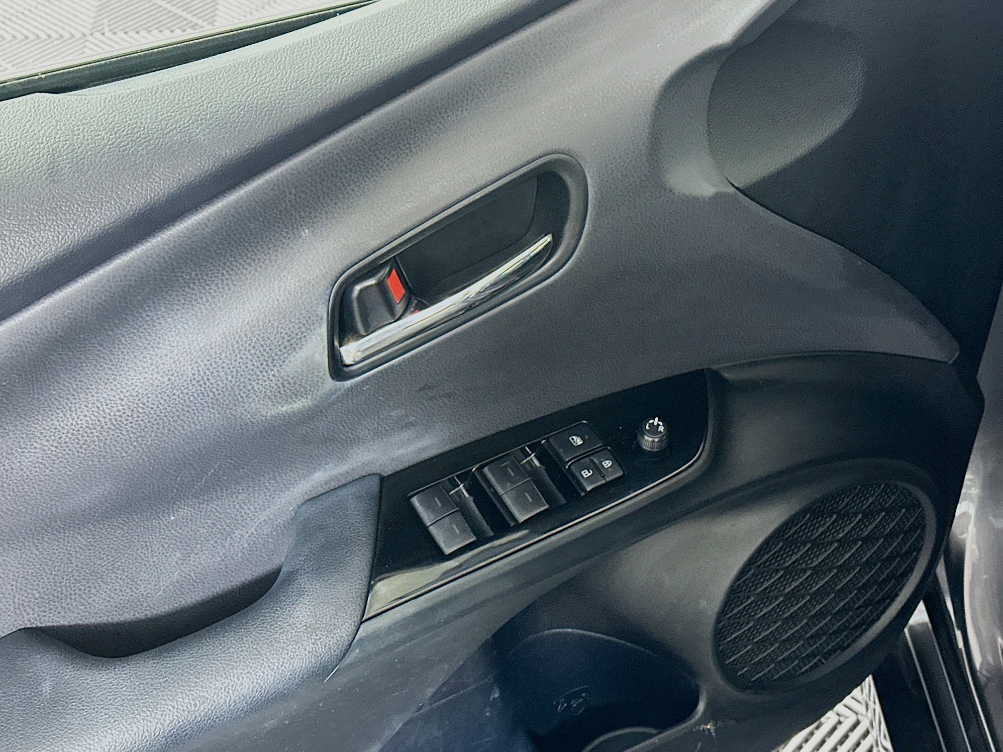 Used 2019 Toyota Prius Prime Premium FWD image 15