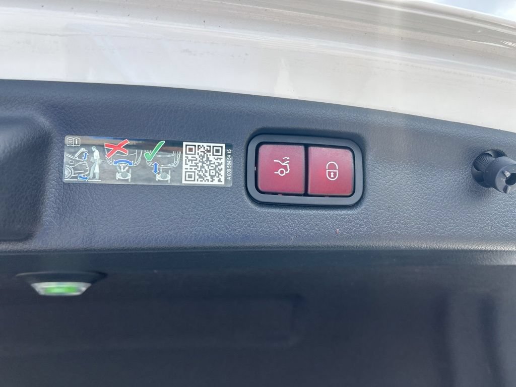 Used 2025 Mercedes-Benz C 300 Sedan image 29