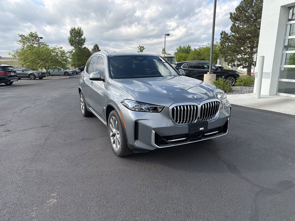 Used 2025 BMW X5 xDrive50e w/ Climate Comfort Package AWD/4WD image 7