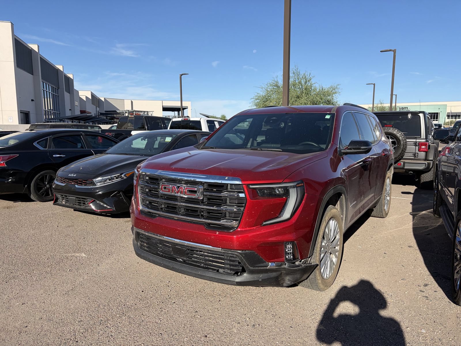 Used 2024 GMC Acadia Elevation FWD image 2