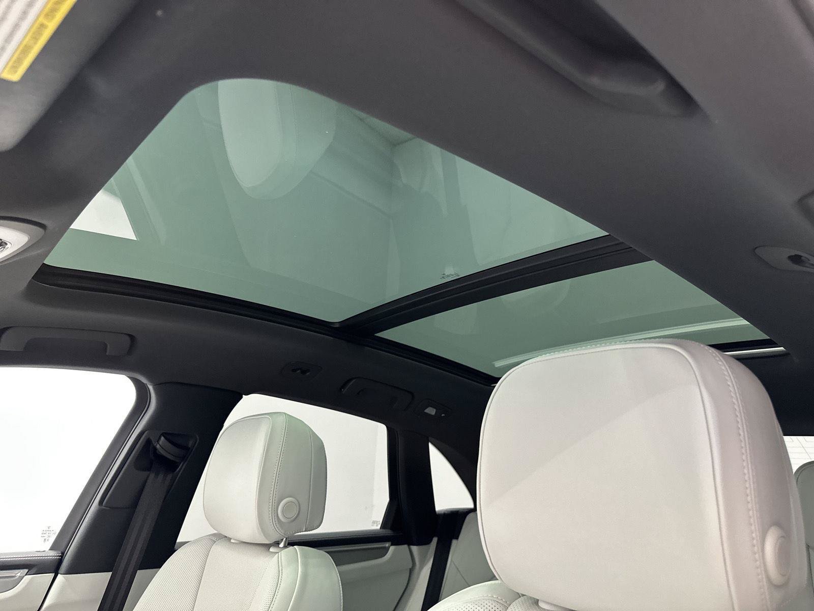 Certified 2023 Porsche Macan AWD/4WD image 21