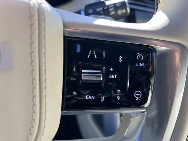 Used 2023 Land Rover Range Rover SE image 36