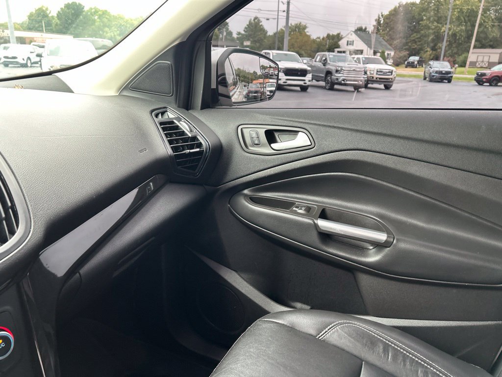Used 2019 Ford Escape Titanium FWD image 16