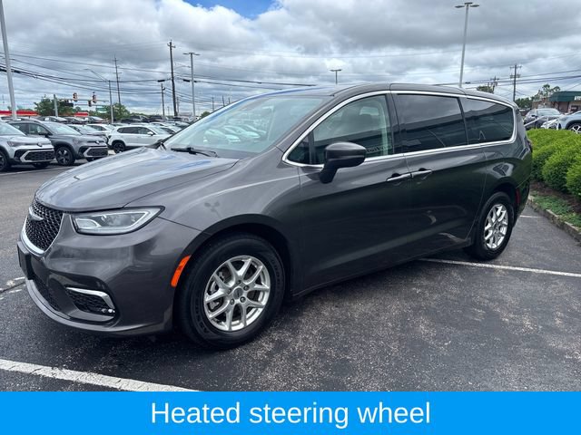 Used 2023 Chrysler Pacifica Touring-L FWD image 7