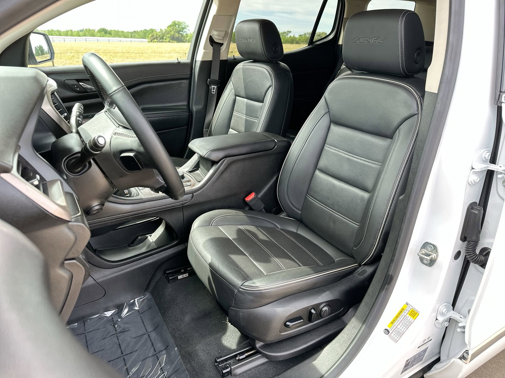 Used 2023 GMC Acadia Denali FWD image 11