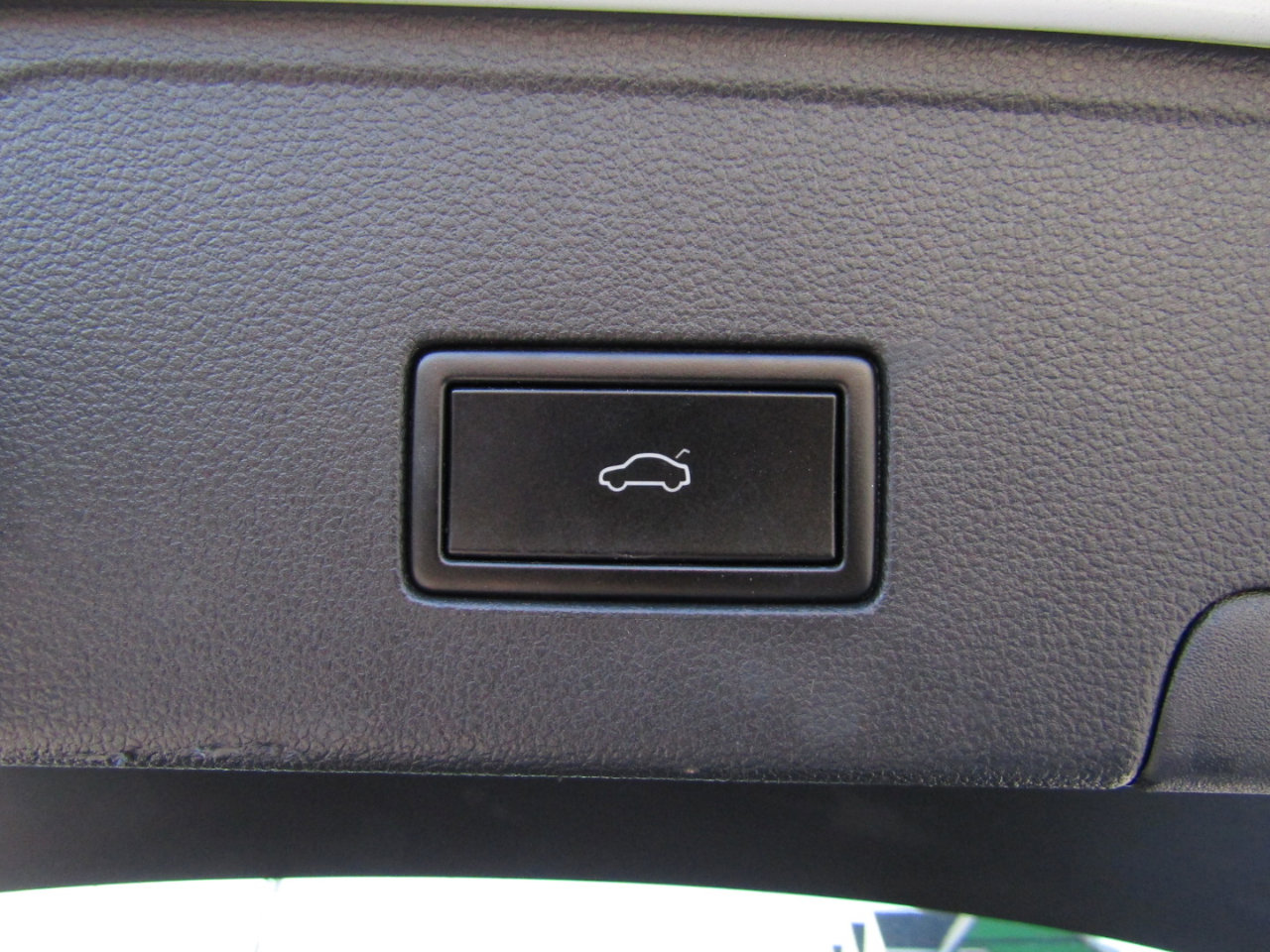 Used 2021 Volkswagen Atlas Cross Sport SE w/ Panoramic Sunroof Package image 24