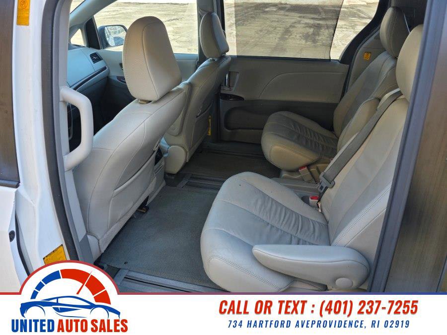 Used 2013 Toyota Sienna XLE w/ Entertainment Pkg image 10