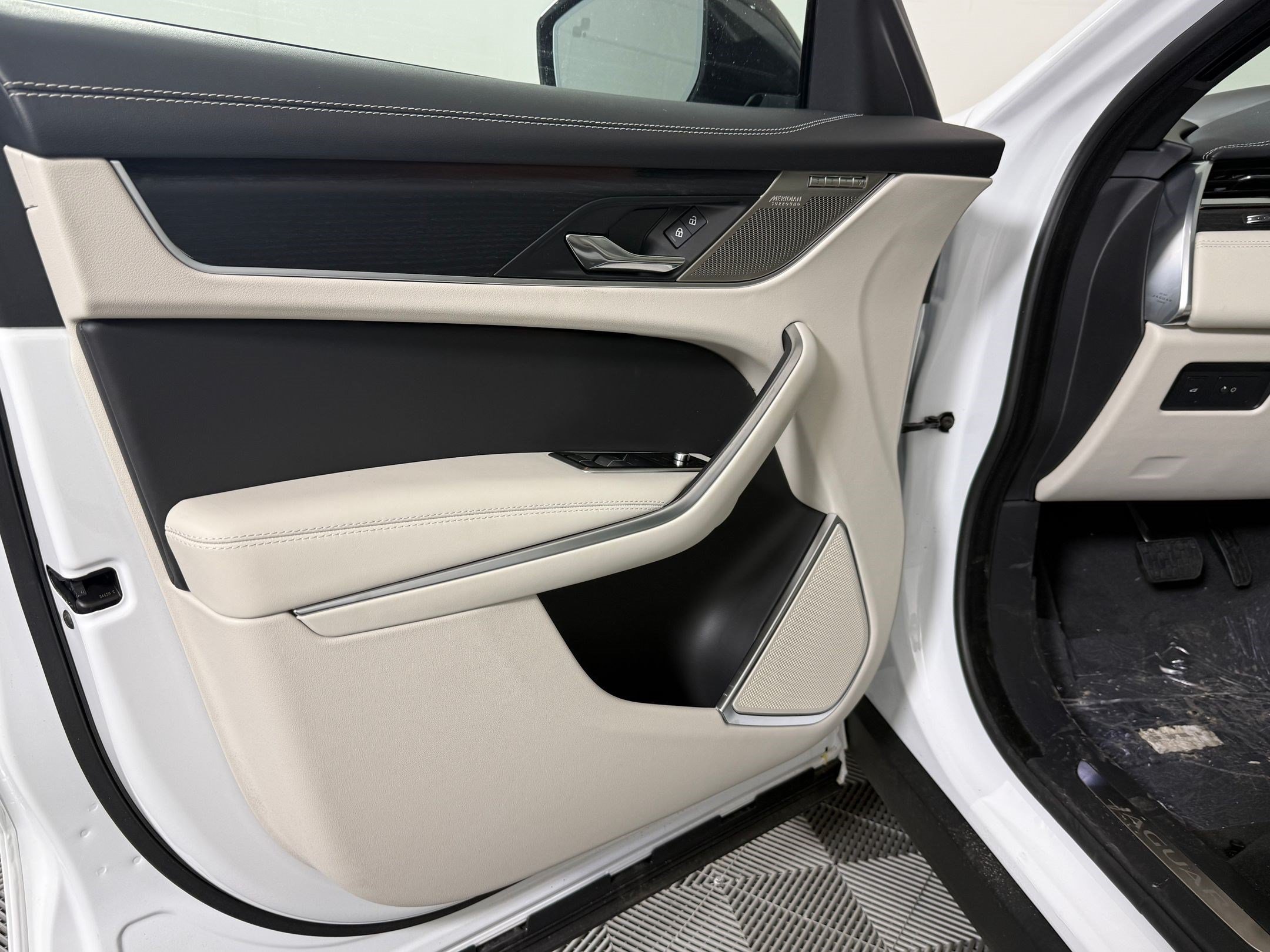 New 2026 Jaguar F-PACE R-Dynamic S AWD/4WD image 23