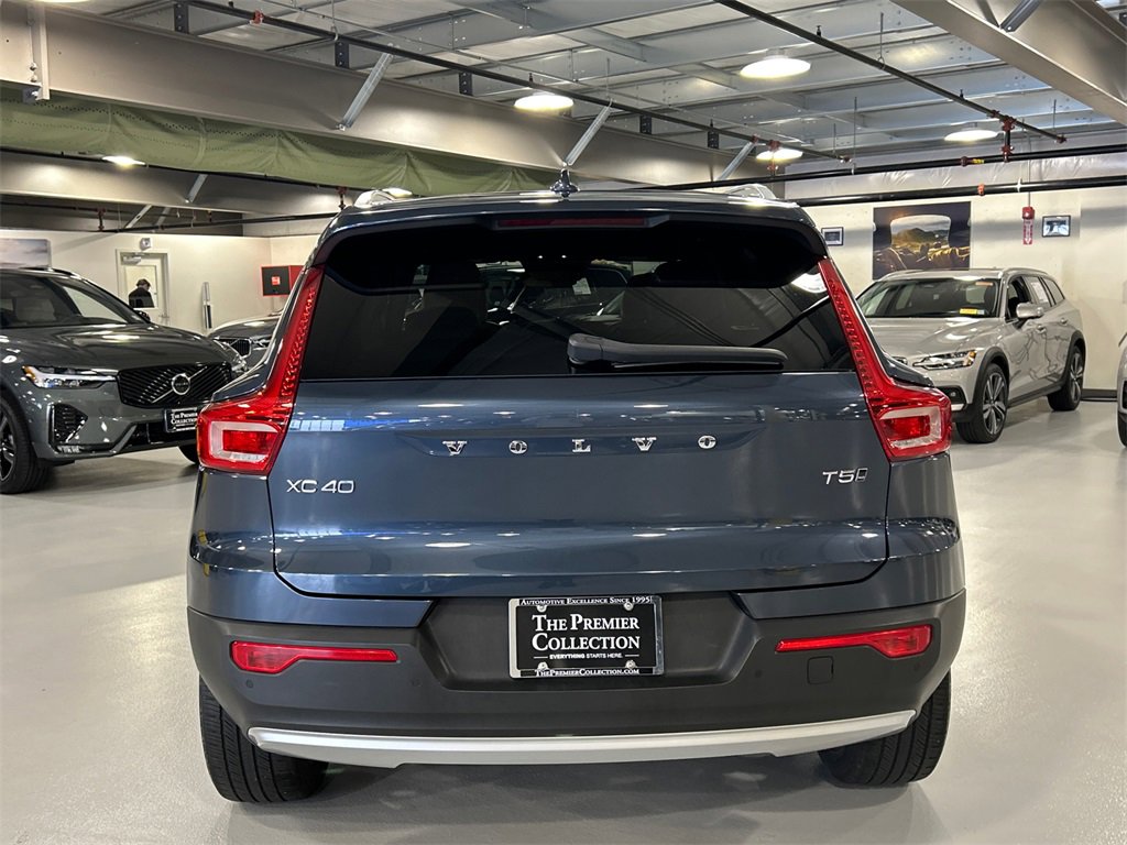 Used 2021 Volvo XC40 T5 Inscription w/ Climate Package image 3