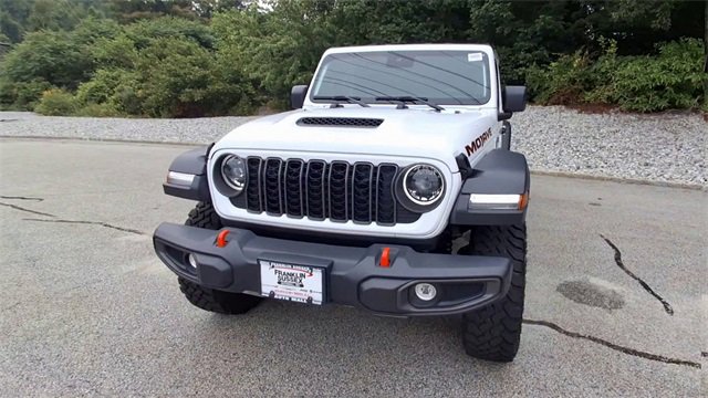 Certified 2024 Jeep Gladiator Mojave w/ Convenience Group image 3