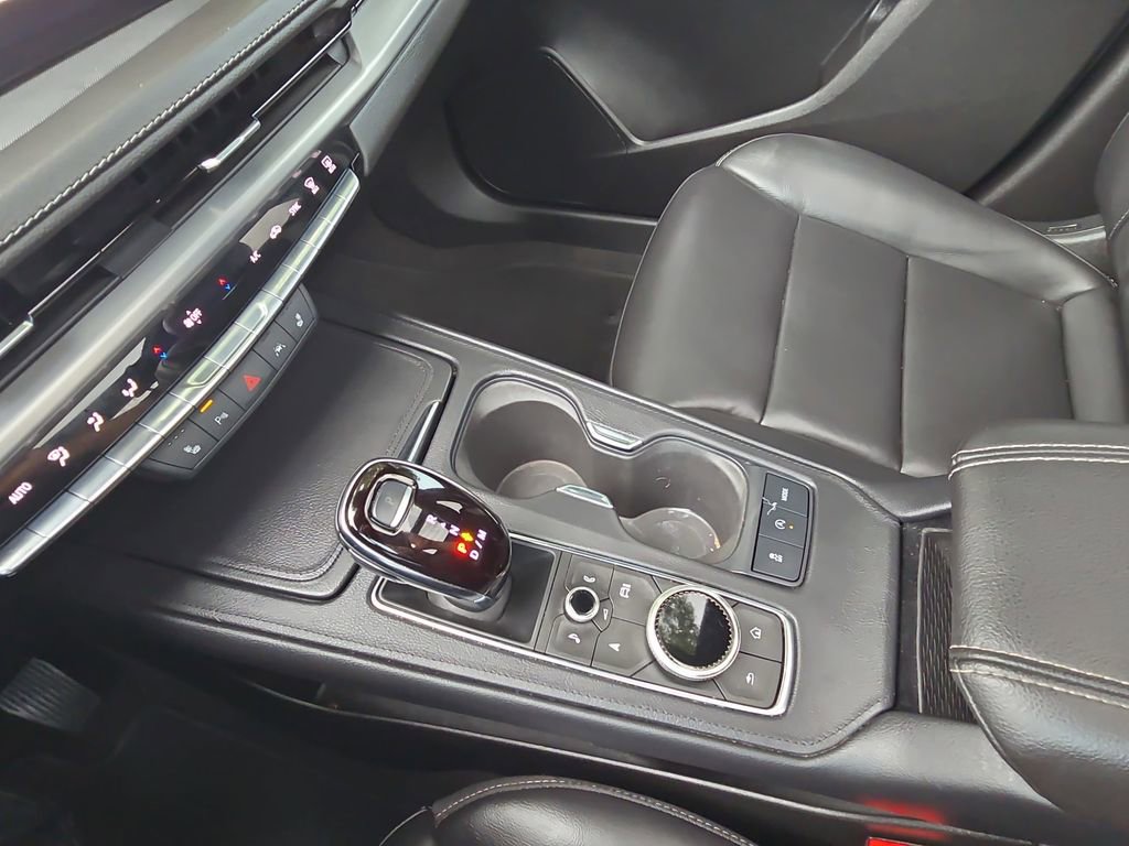 Used 2024 Cadillac XT4 Luxury w/ Cold Weather Package FWD image 25