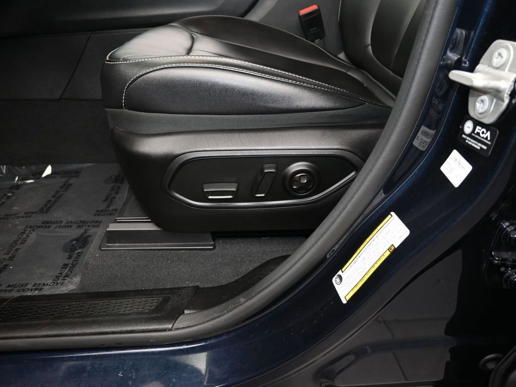 Used 2024 Jeep Grand Cherokee L Limited w/ Black Appearance Package image 14