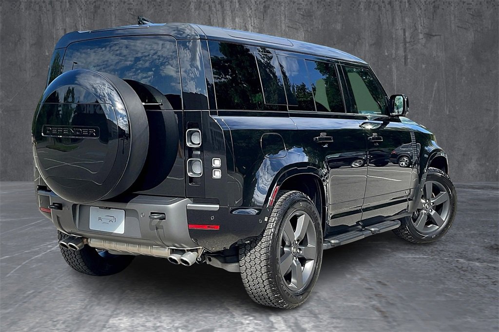 Used 2025 Land Rover Defender 110 V8 image 6