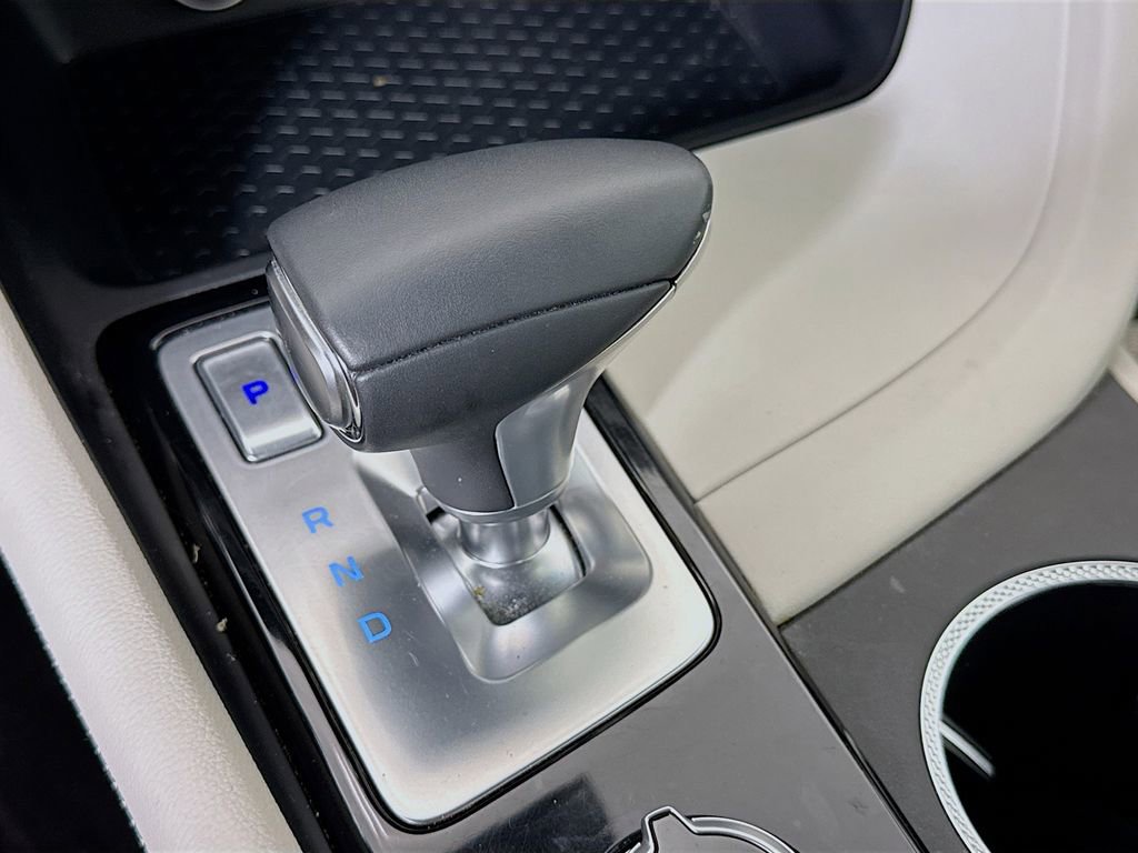 Used 2025 Genesis G70 2.5T image 18