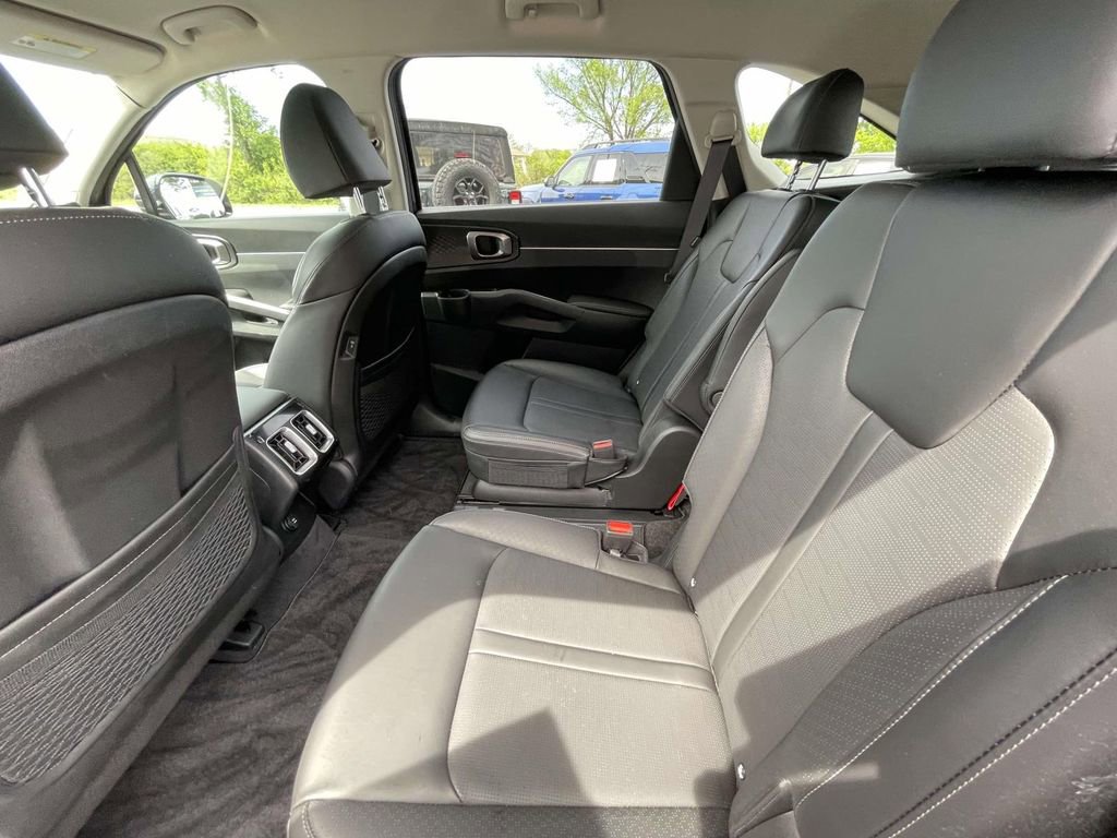 Certified 2025 Kia Sorento EX image 23