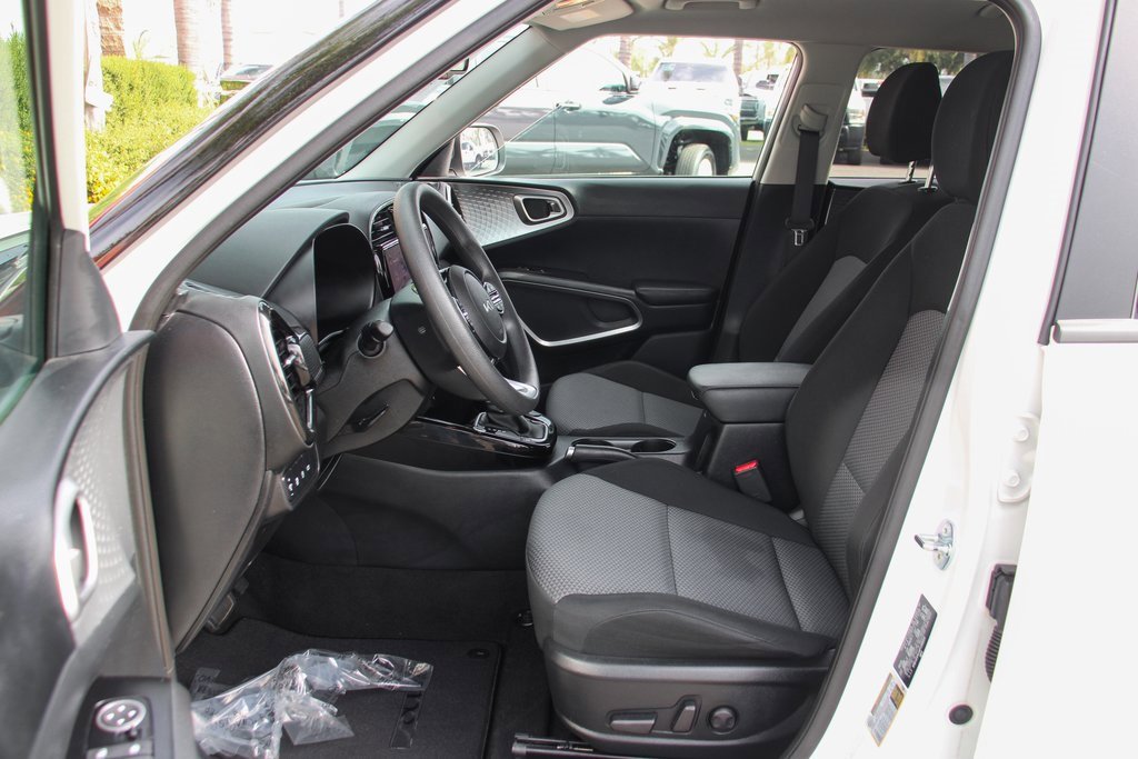 Used 2023 Kia Soul S image 16