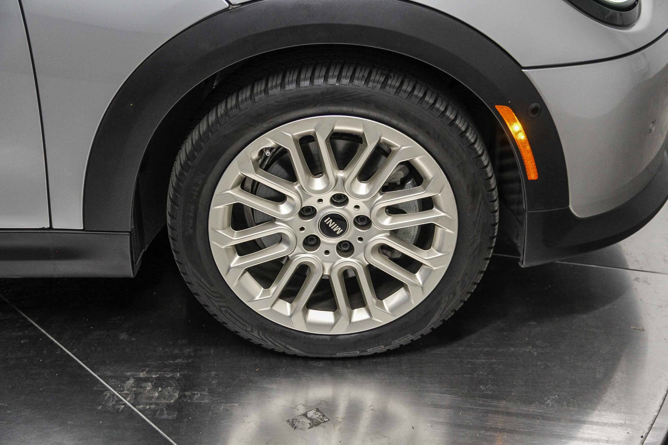 Used 2025 MINI Cooper 2-Door Hardtop image 9