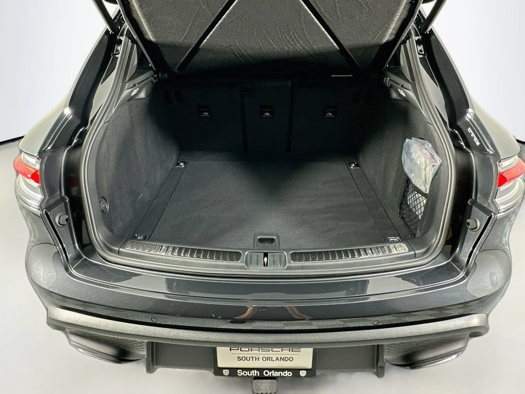 Certified 2026 Porsche Macan AWD/4WD image 28