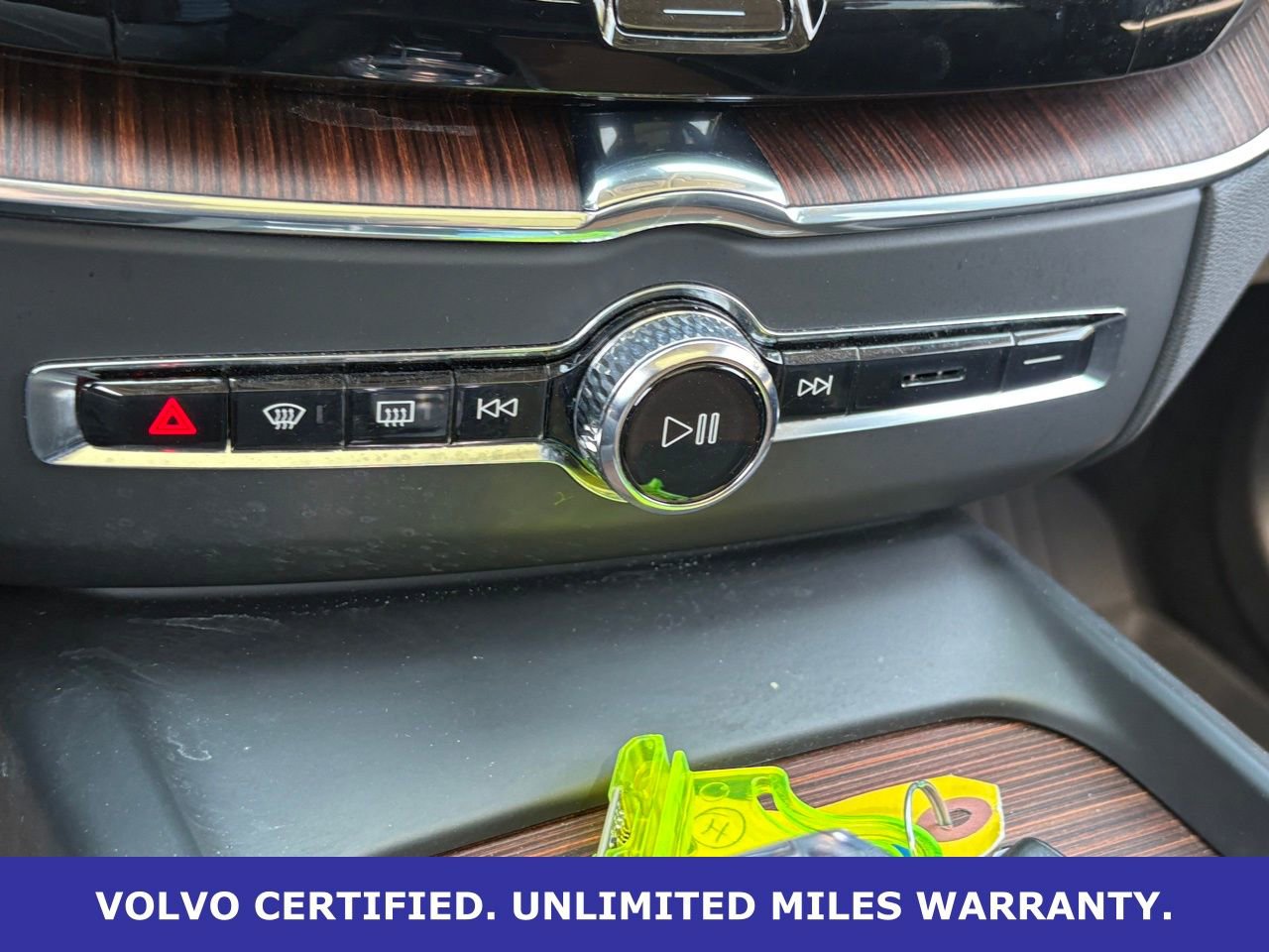Certified 2023 Volvo XC60 B5 Ultimate w/ Climate Package image 22