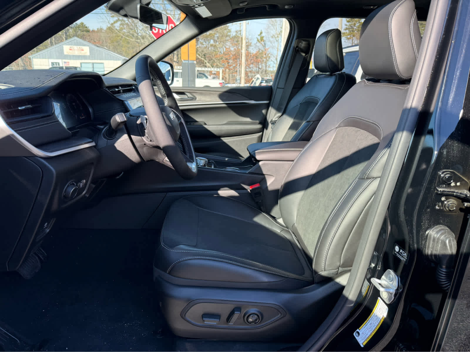 New 2026 Jeep Grand Cherokee Altitude image 11