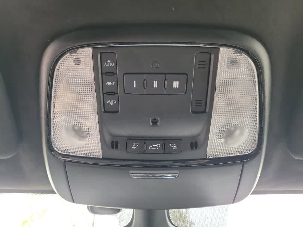 Used 2022 Dodge Durango R/T w/ Hemi Orange Plus Package AWD/4WD image 20