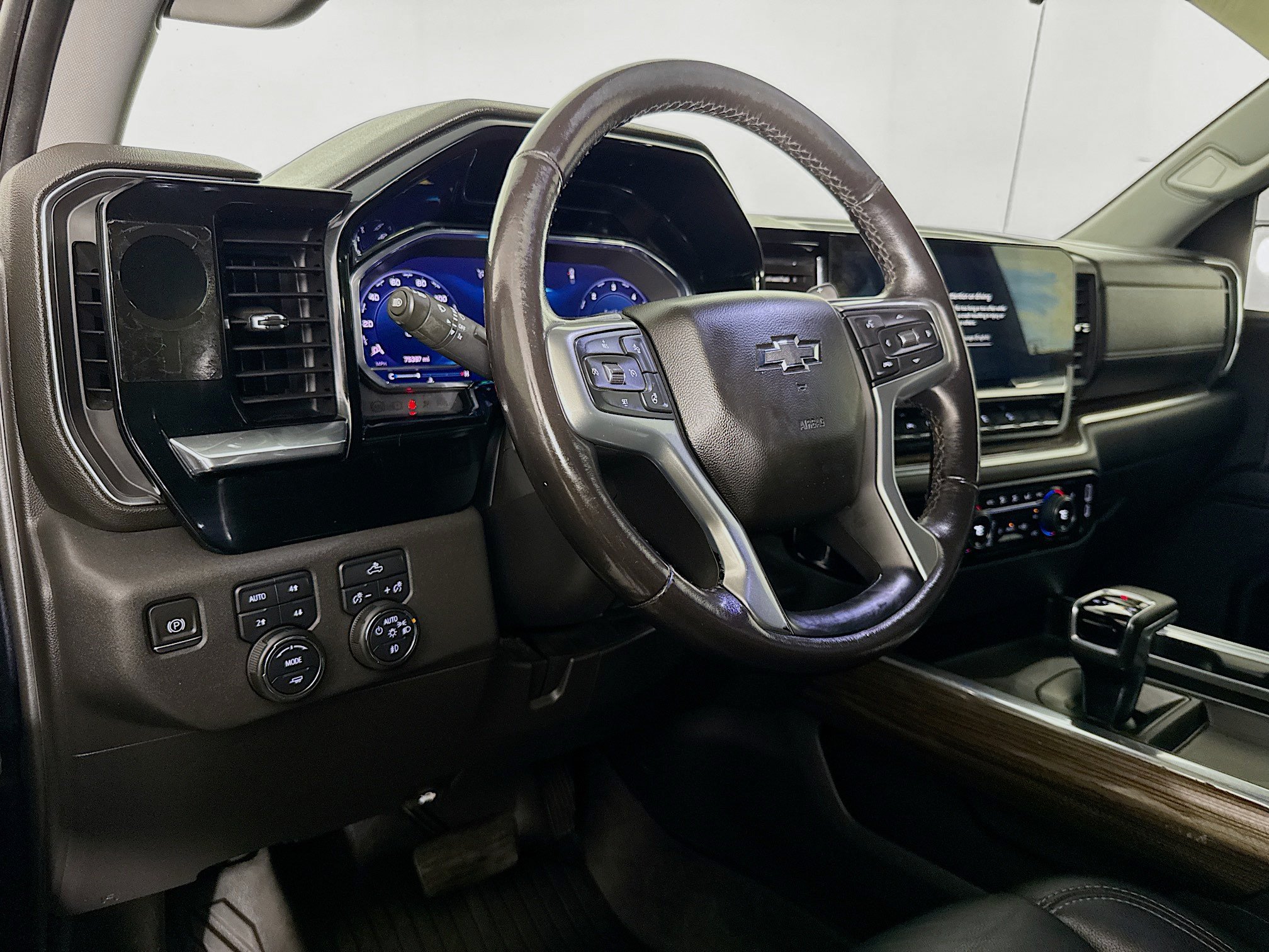 Used 2023 Chevrolet Silverado 1500 LT Trail Boss AWD/4WD image 21