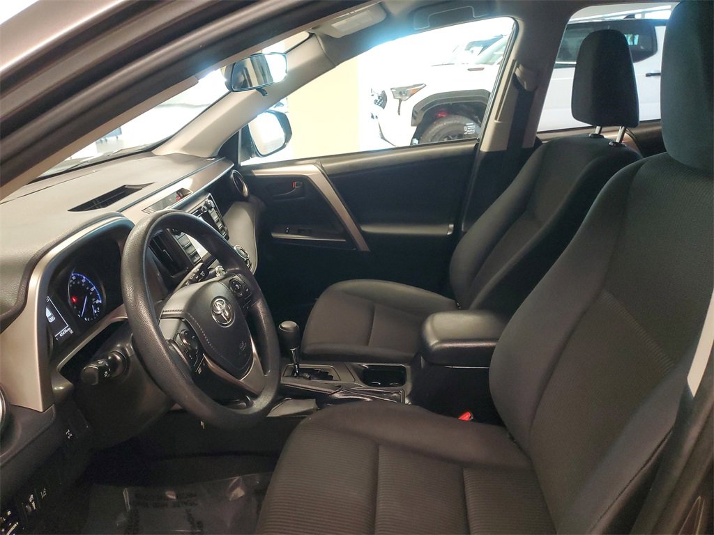 Used 2018 Toyota RAV4 LE image 14