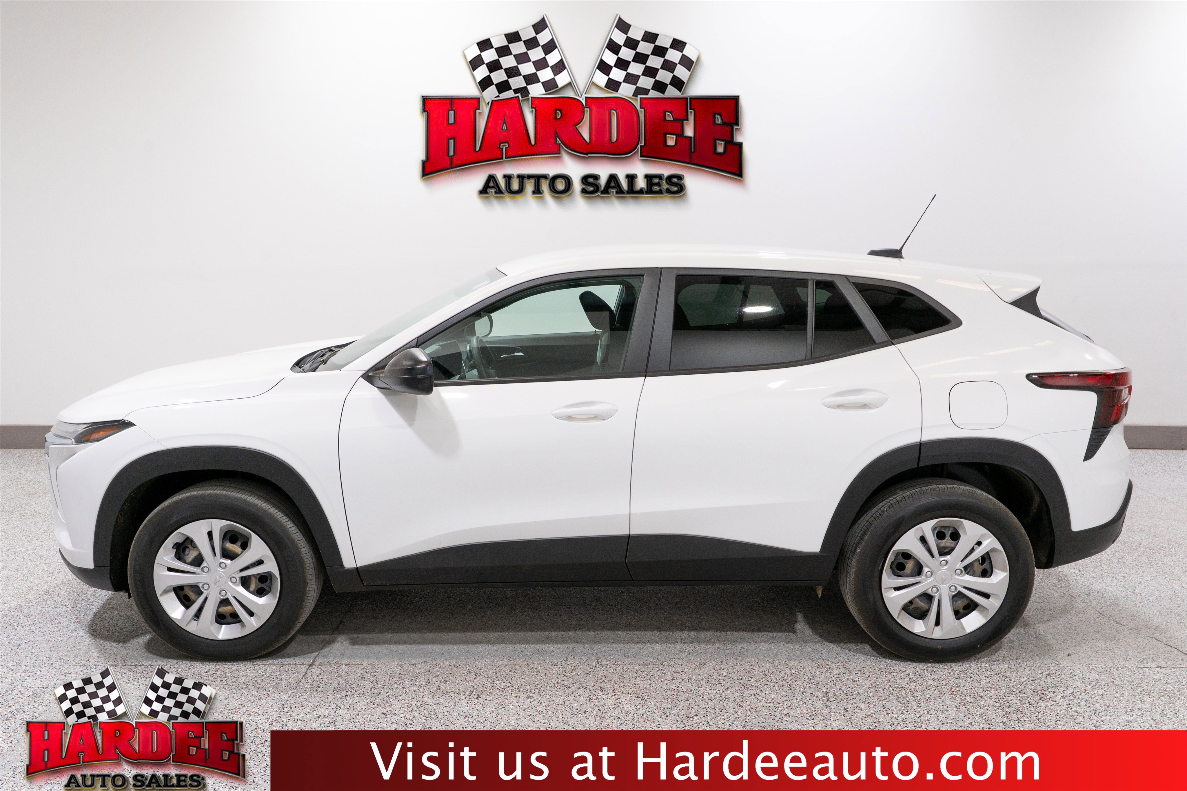 Used 2024 Chevrolet Trax LS image 1